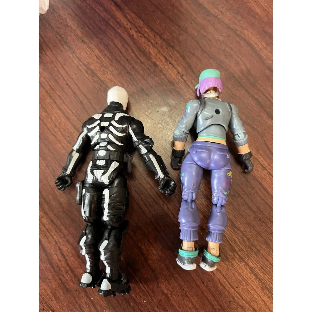 4-inch Fortnite Solo Mode Teknique & Skull Trooper, 2 Pc Wood Building Materials